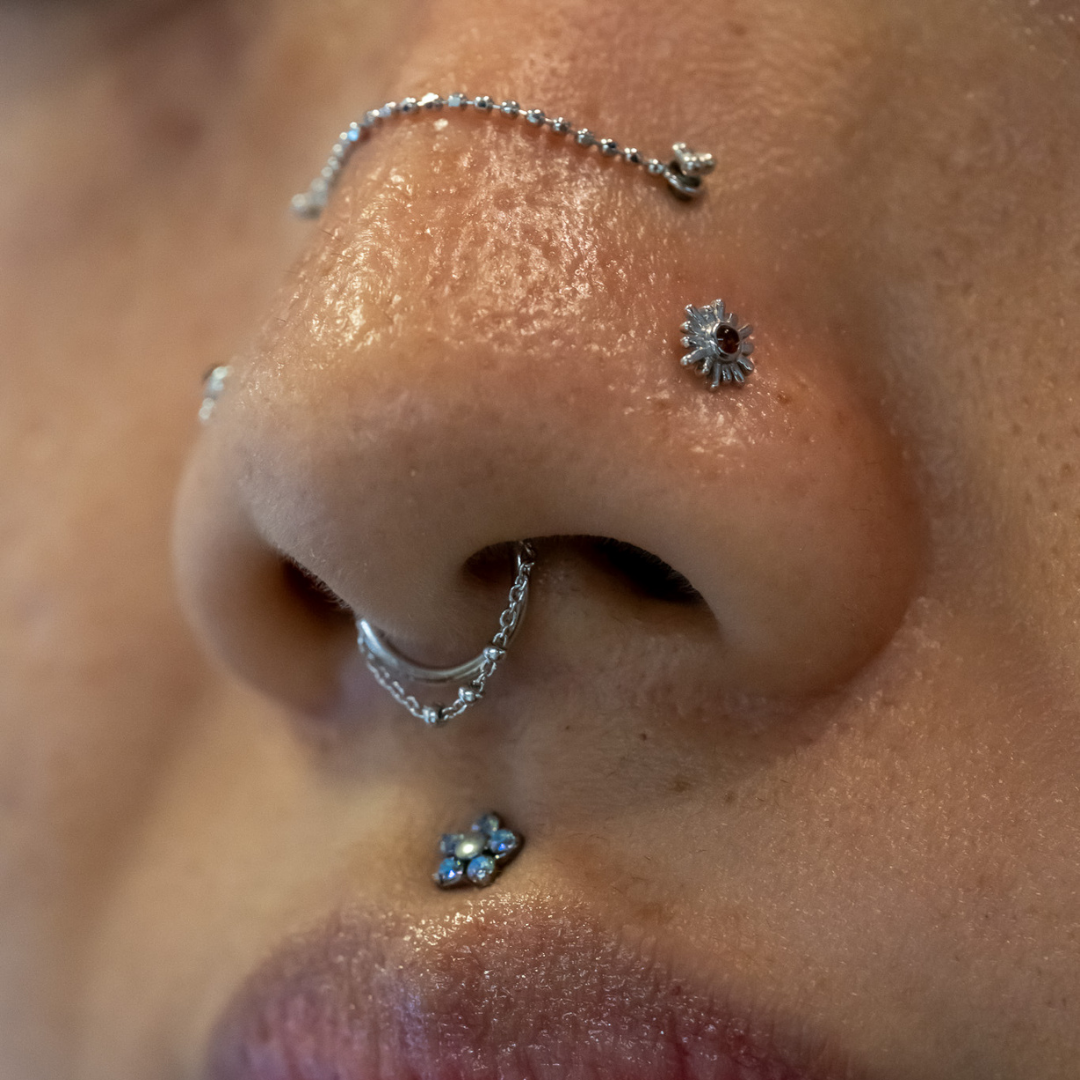 High Nostril Piercing – - Main Image