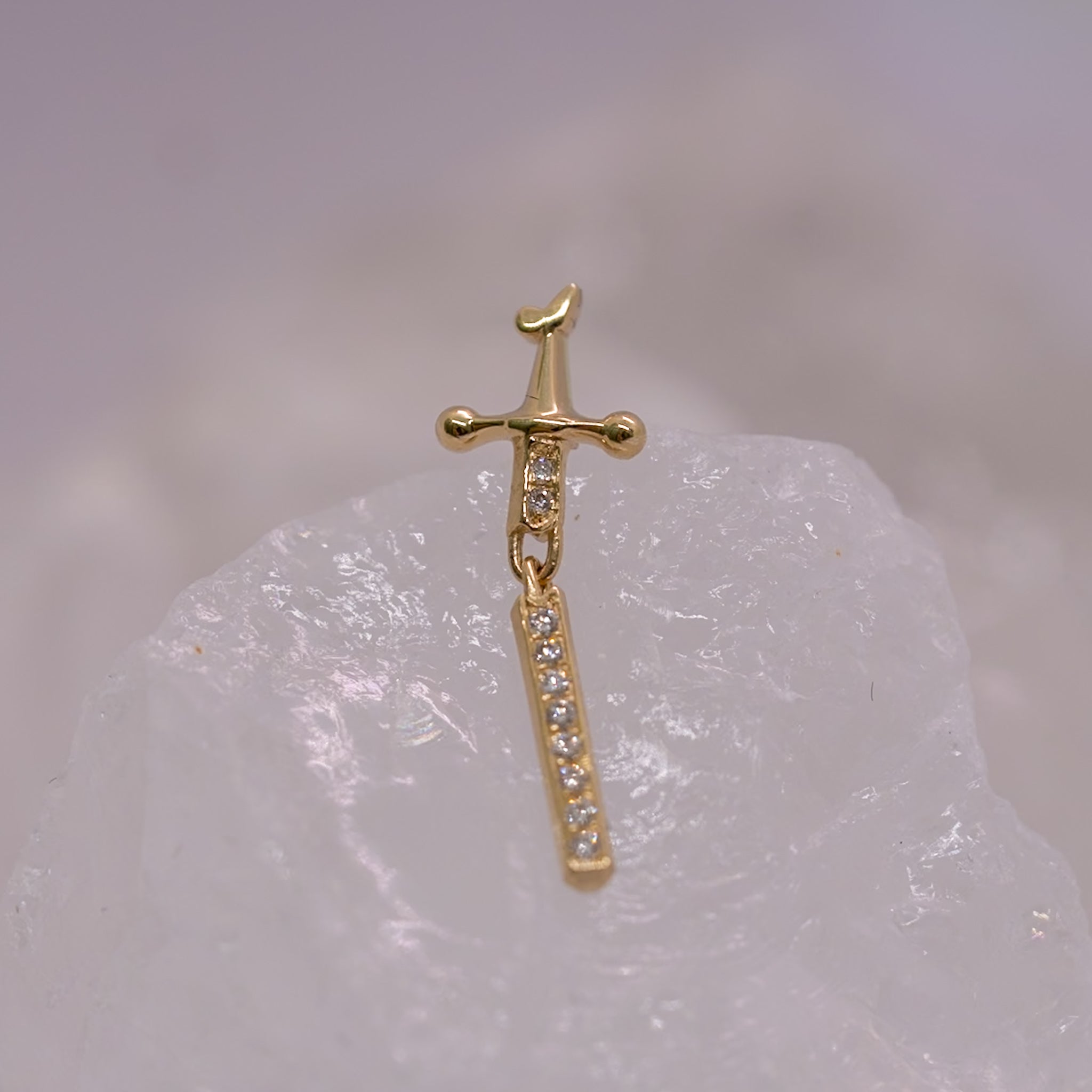 Pupil Hall Needle Stoned Threadless End – MANTRAFINEJEWELLERY.COM